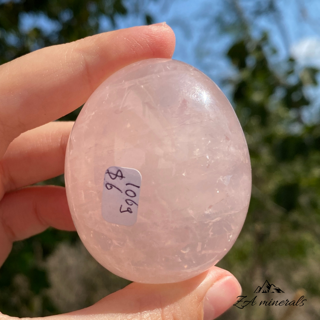 Rose Quartz Palmstone 106g IB07