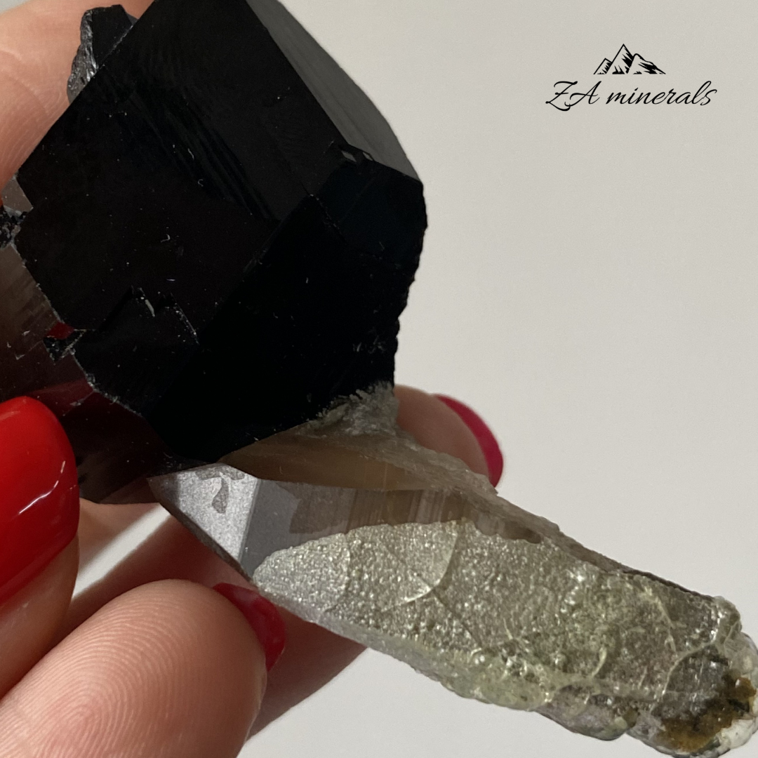 Black Tourmaline Smoky Quartz and Hyalite 0.023kg IY6
