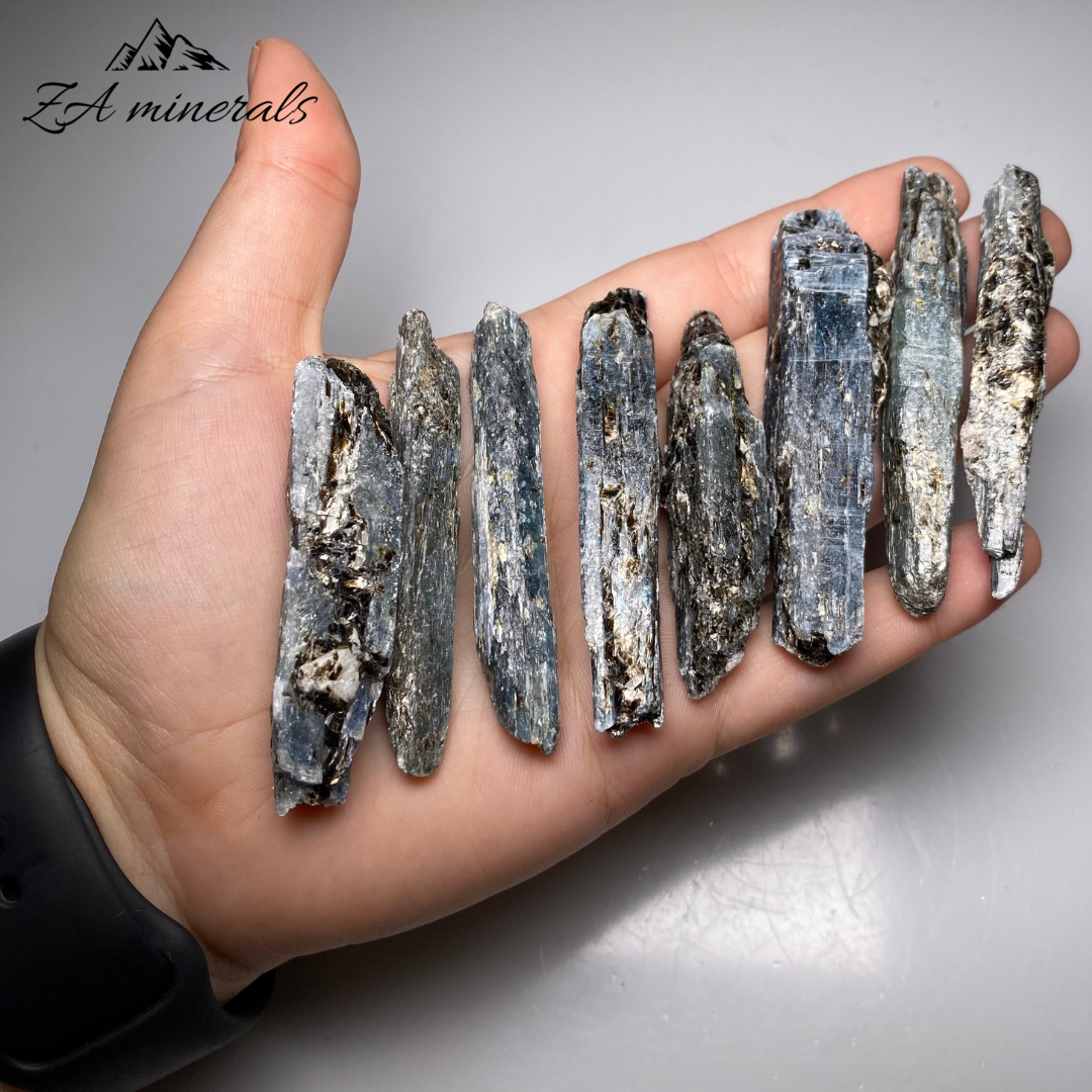 Kyanite and Biotite (x12) 0.322kg