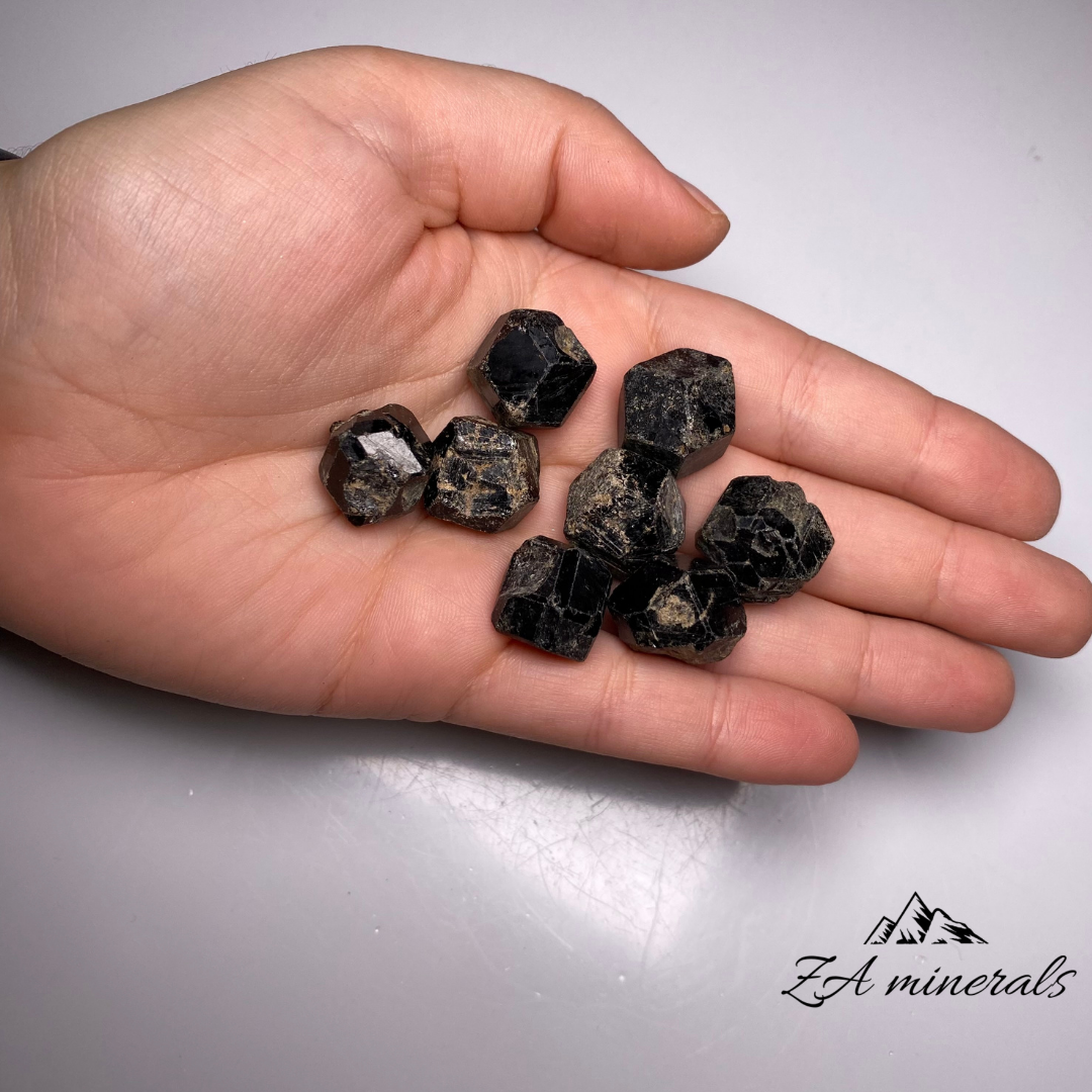 Melanite Garnet (x12) 0.128kg