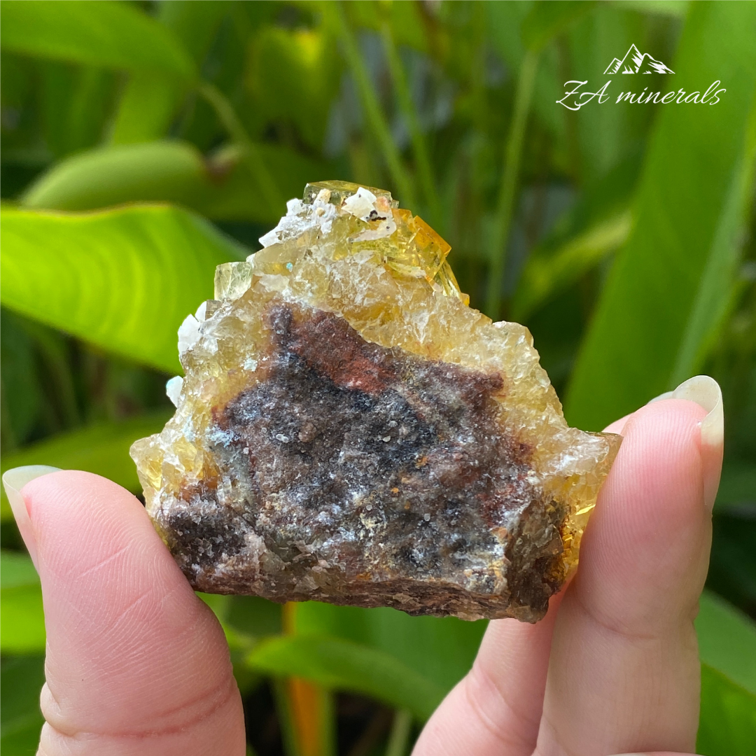 Yellow Fluorite 104g HY13