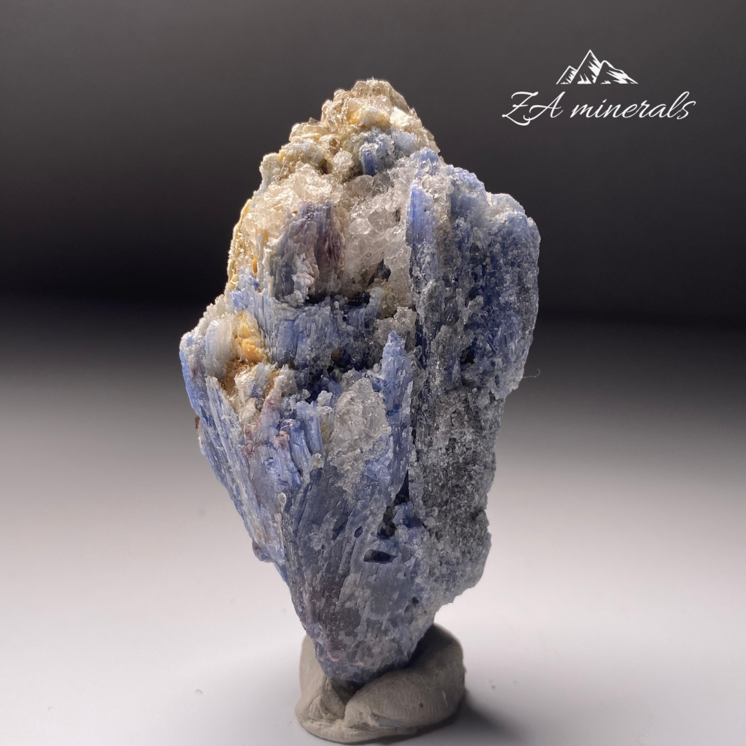 Kyanite, Quartz, Garnet & Mica HR24