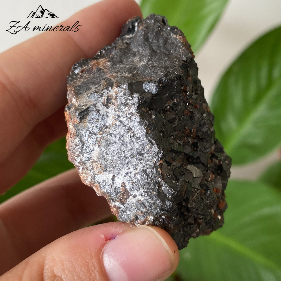 Hematite Garnet & Ettringite 133g IE3