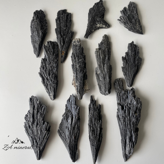 Black Kyanite (x12) 0.226kg TT13