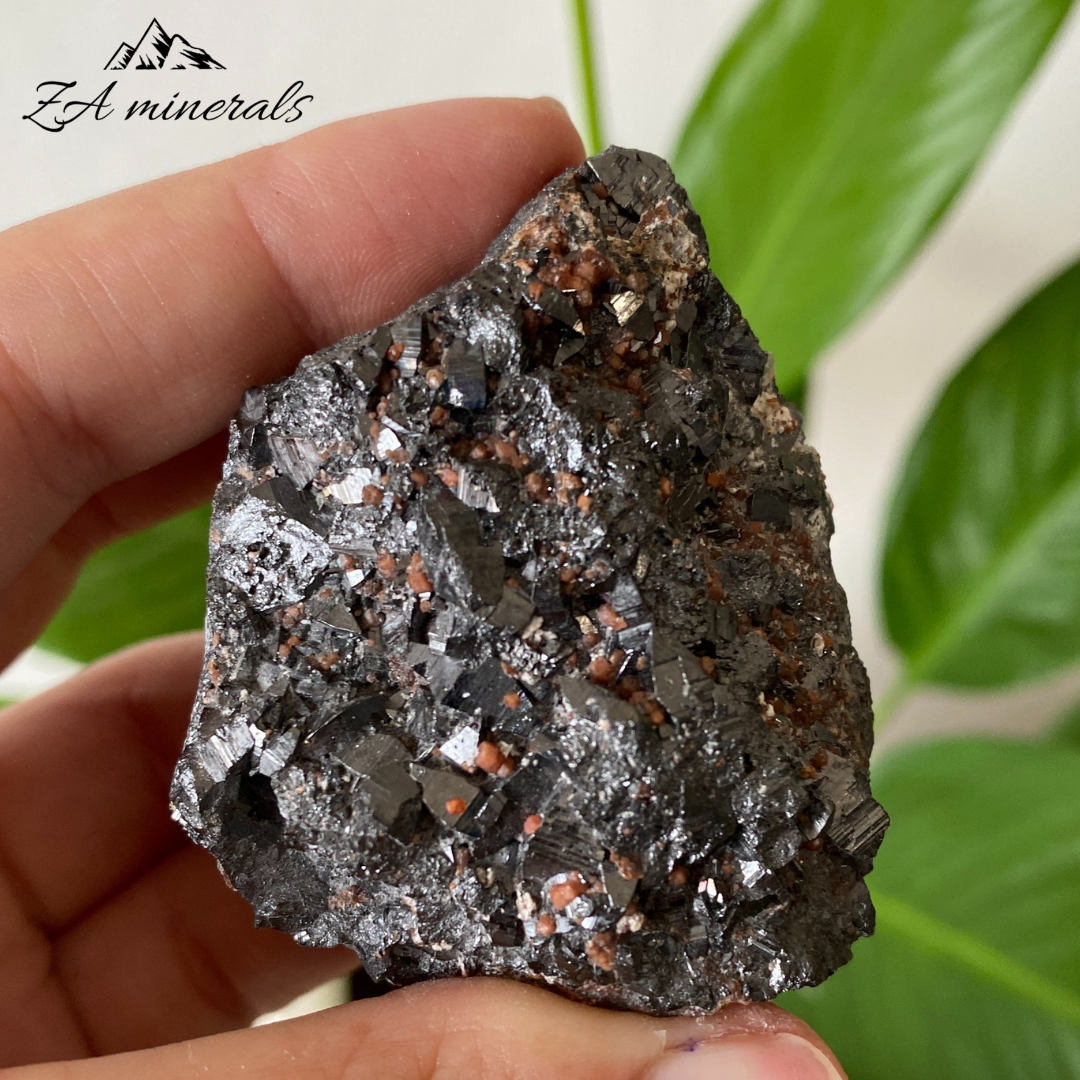 Hematite Garnet & Ettringite 133g IE3