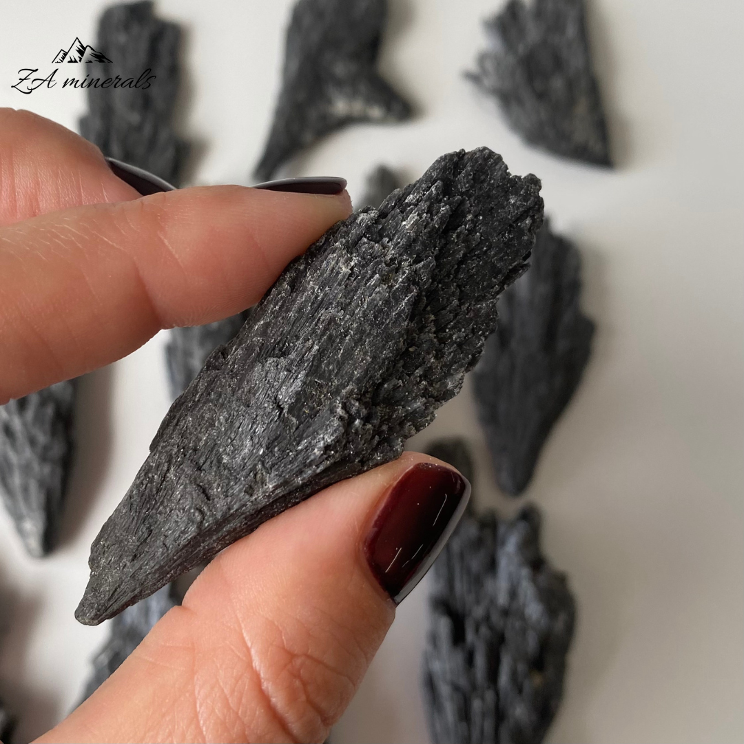 Black Kyanite (x12) 0.226kg TT13