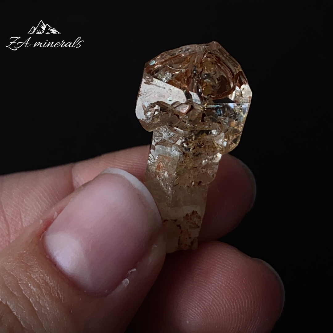 Fire Fly Quartz Scepter  0.004kg