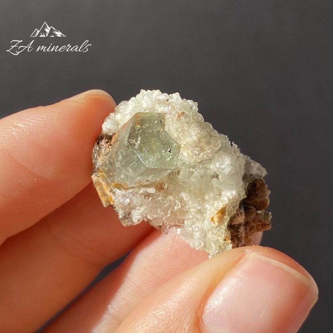 Aquamarine Hyalite (Opal-AN)  0.005kg IZ7