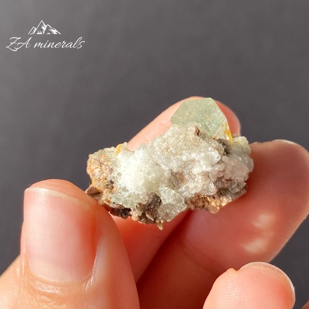 Aquamarine Hyalite (Opal-AN)  0.005kg IZ7