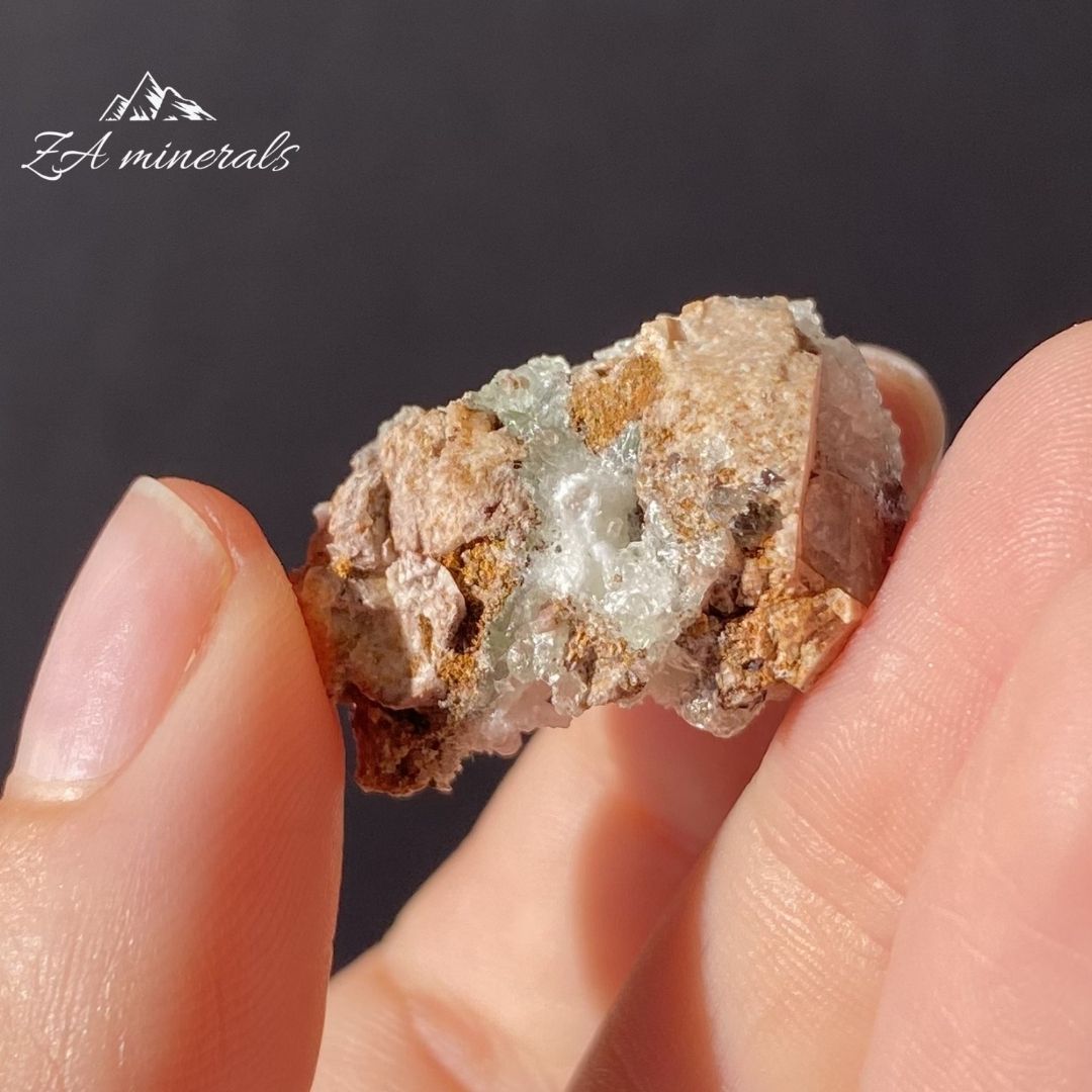 Aquamarine Hyalite (Opal-AN)  0.005kg IZ7