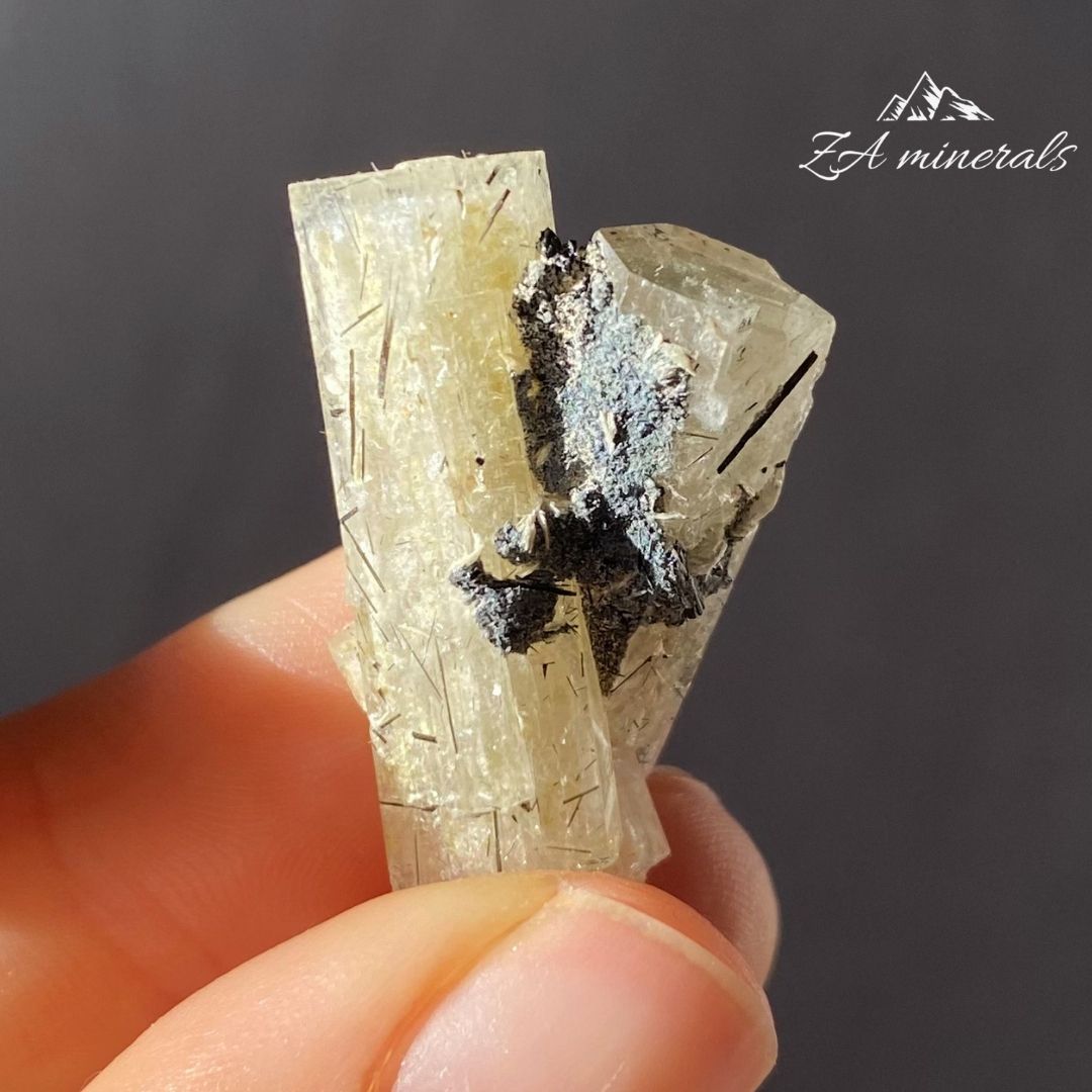 Goshenite Schorl 0.005kg IZ8