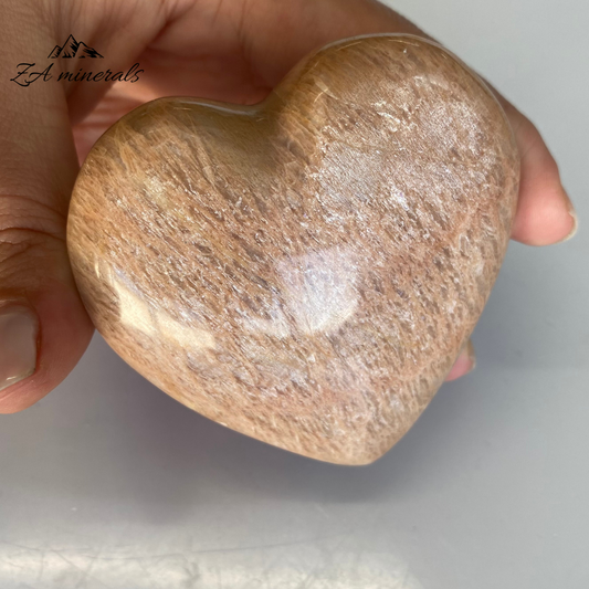 Polished Peach Moonstone Heart (x1) 0.160kg IQ20