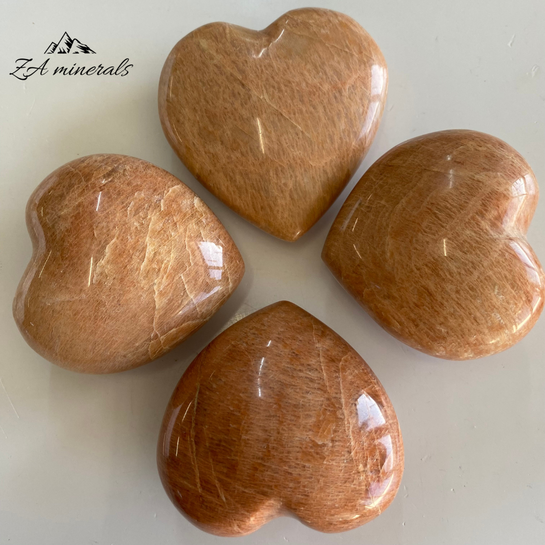 Polished Peach Moonstone Heart (x1) 0.160kg IQ20