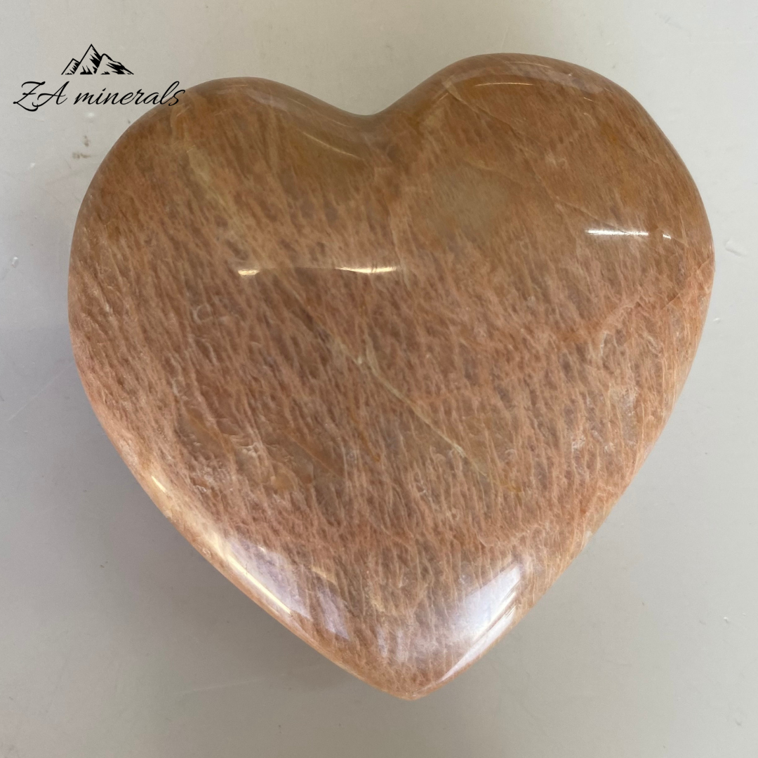 Polished Peach Moonstone Heart (x1) 0.160kg IQ20