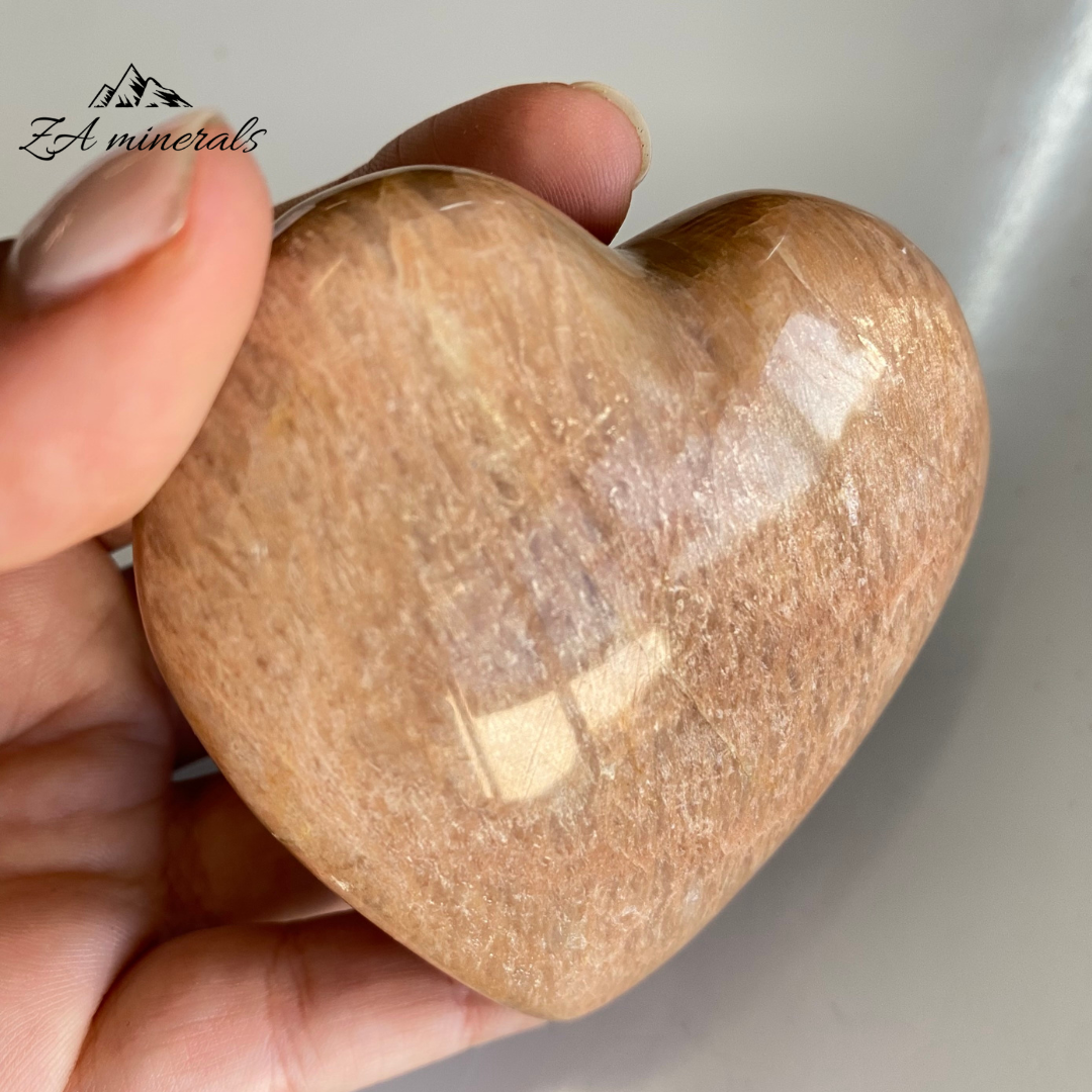 Polished Peach Moonstone Heart (x1) 0.160kg IQ20