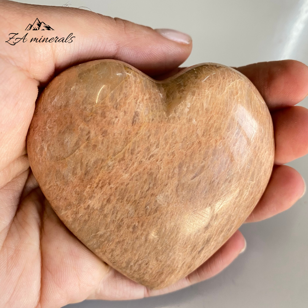 Polished Peach Moonstone Heart (x1) 0.160kg IQ20