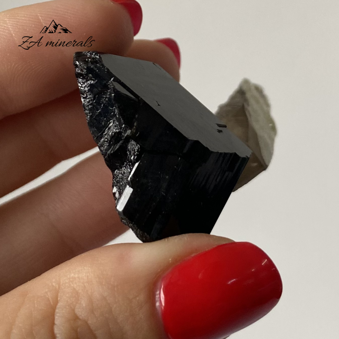 Black Tourmaline Smoky Quartz and Hyalite 0.023kg IY6