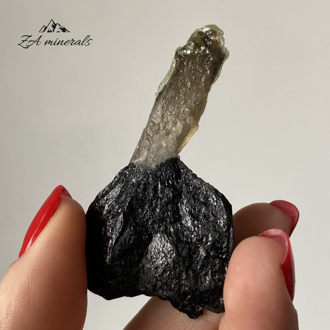 Black Tourmaline Smoky Quartz and Hyalite 0.023kg IY6