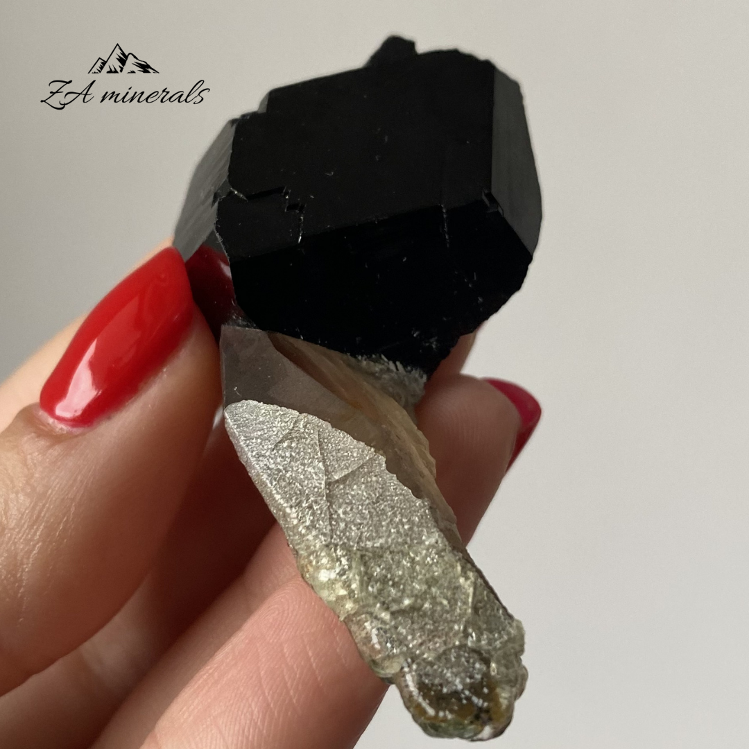 Black Tourmaline Smoky Quartz and Hyalite 0.023kg IY6
