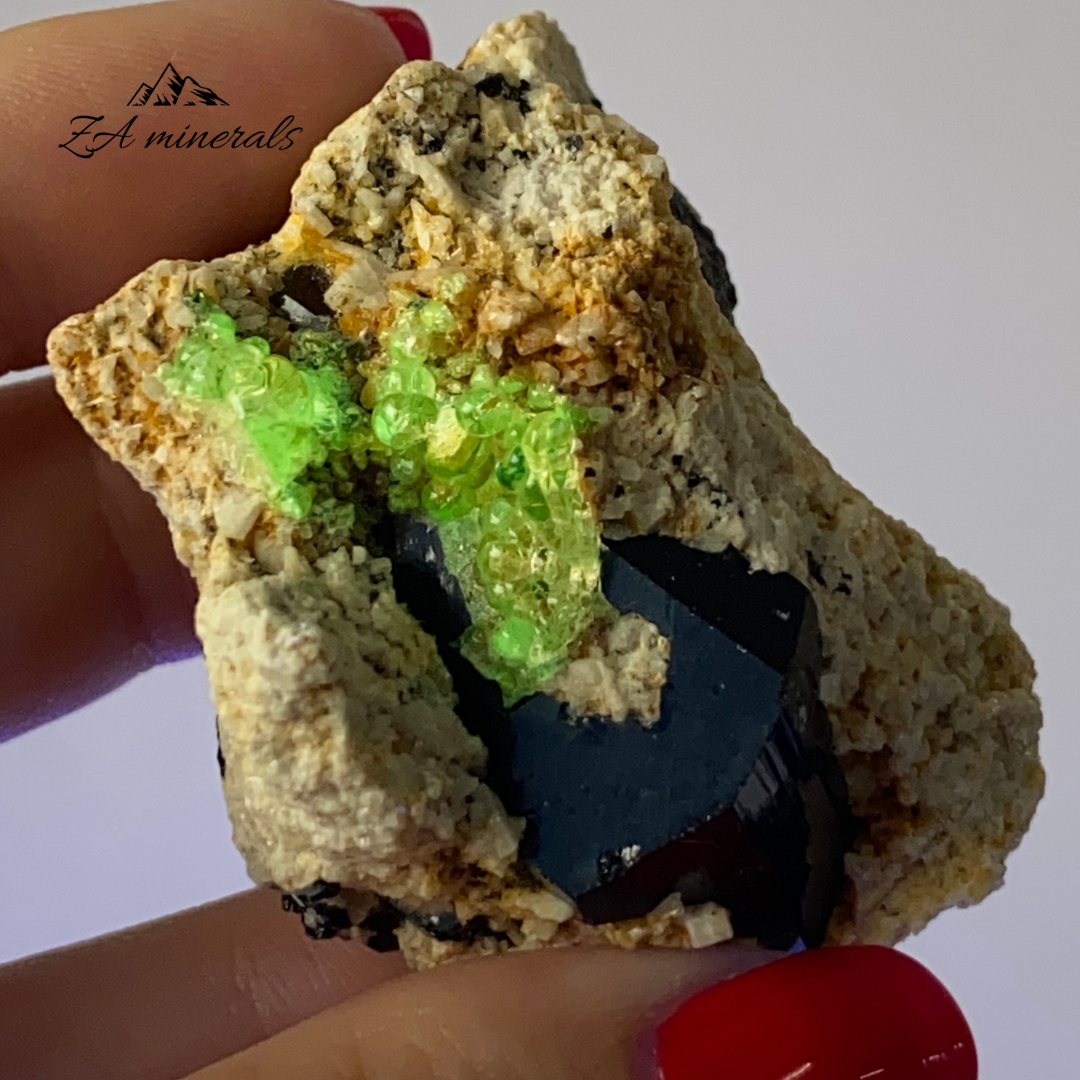 Black Tourmaline Hyalite Feldspar 0.047kg IY7
