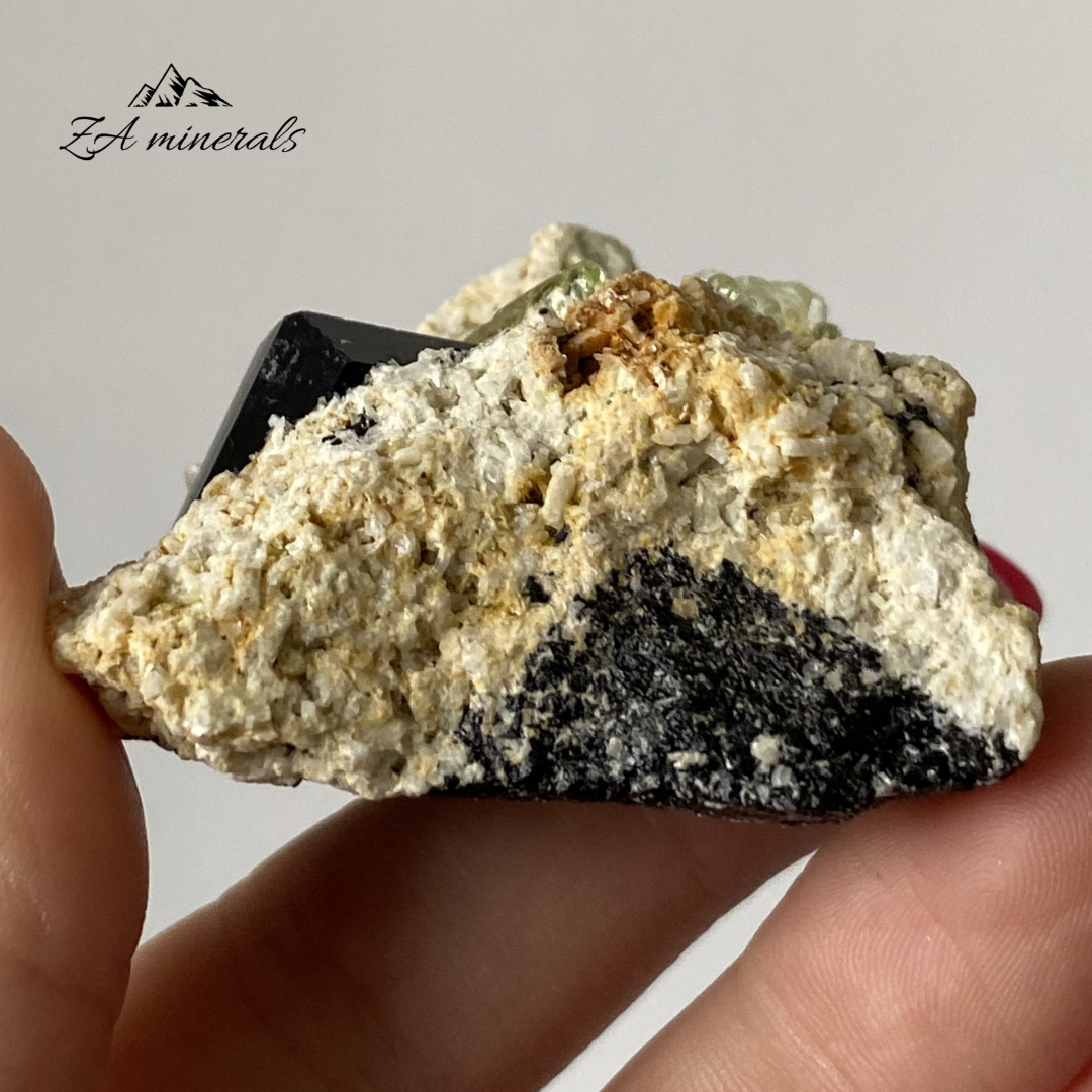 Black Tourmaline Hyalite Feldspar 0.047kg IY7