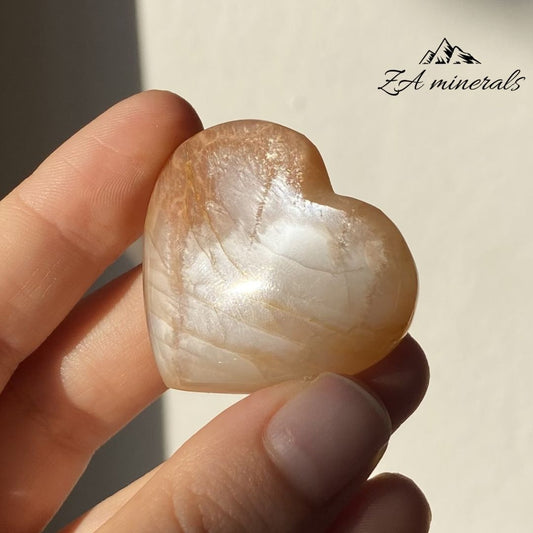 Polished Peach Moonstone Heart 0.020kg IZ14