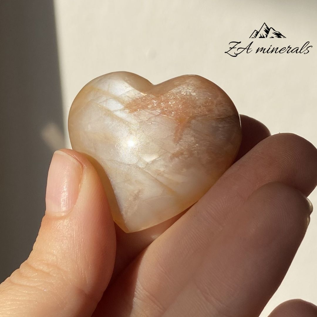Polished Peach Moonstone Heart 0.020kg IZ14