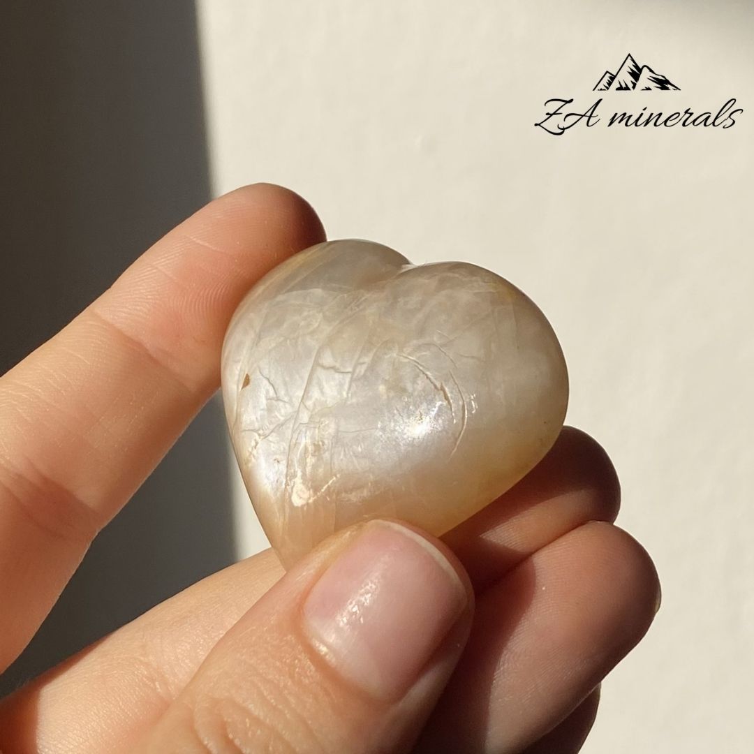Polished Peach Moonstone Heart 0.024kg IZ16