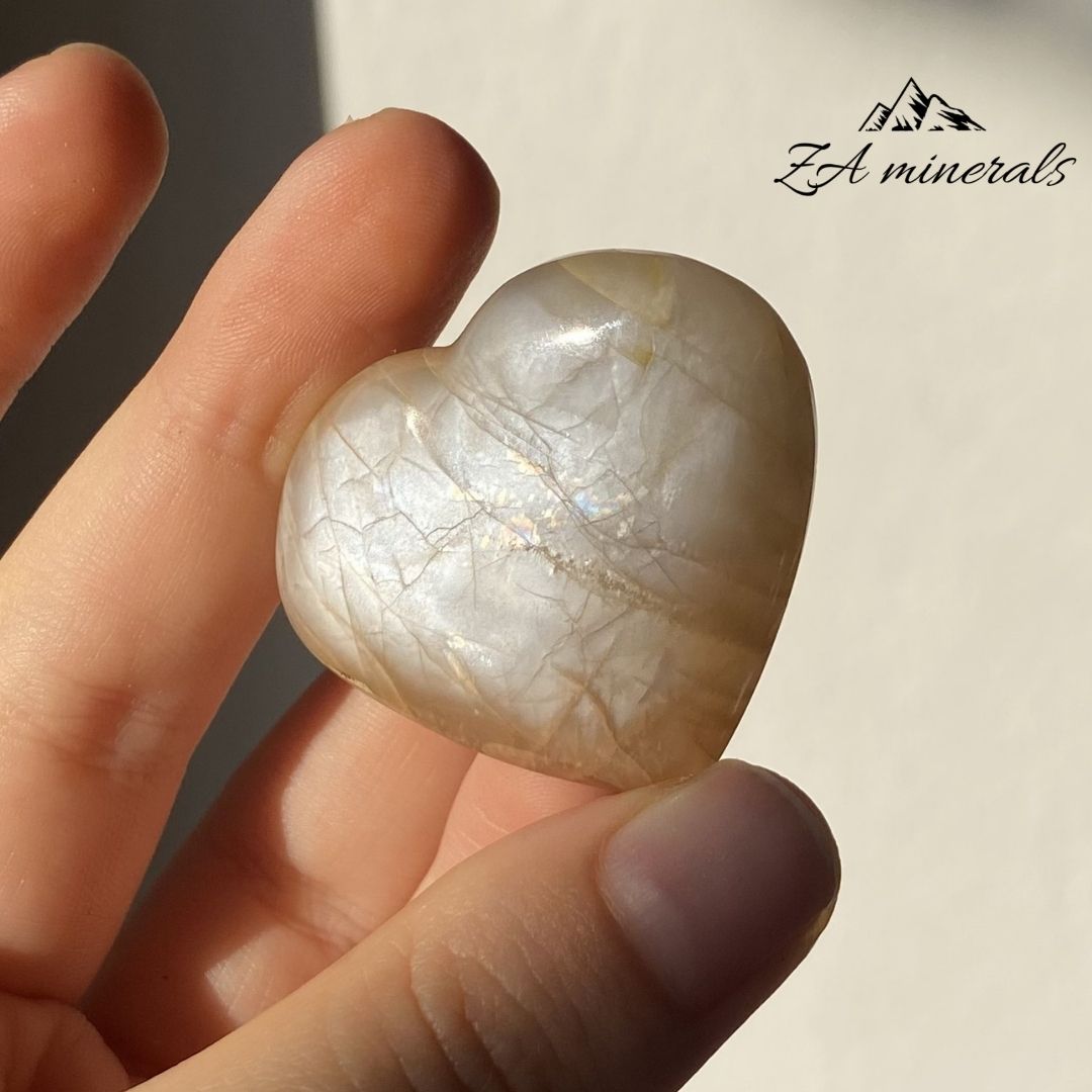 Polished Peach Moonstone Heart 0.024kg IZ16