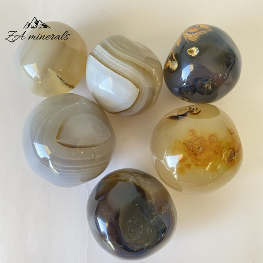 Set of 6 Polished Agate gumballs from madagascar 
