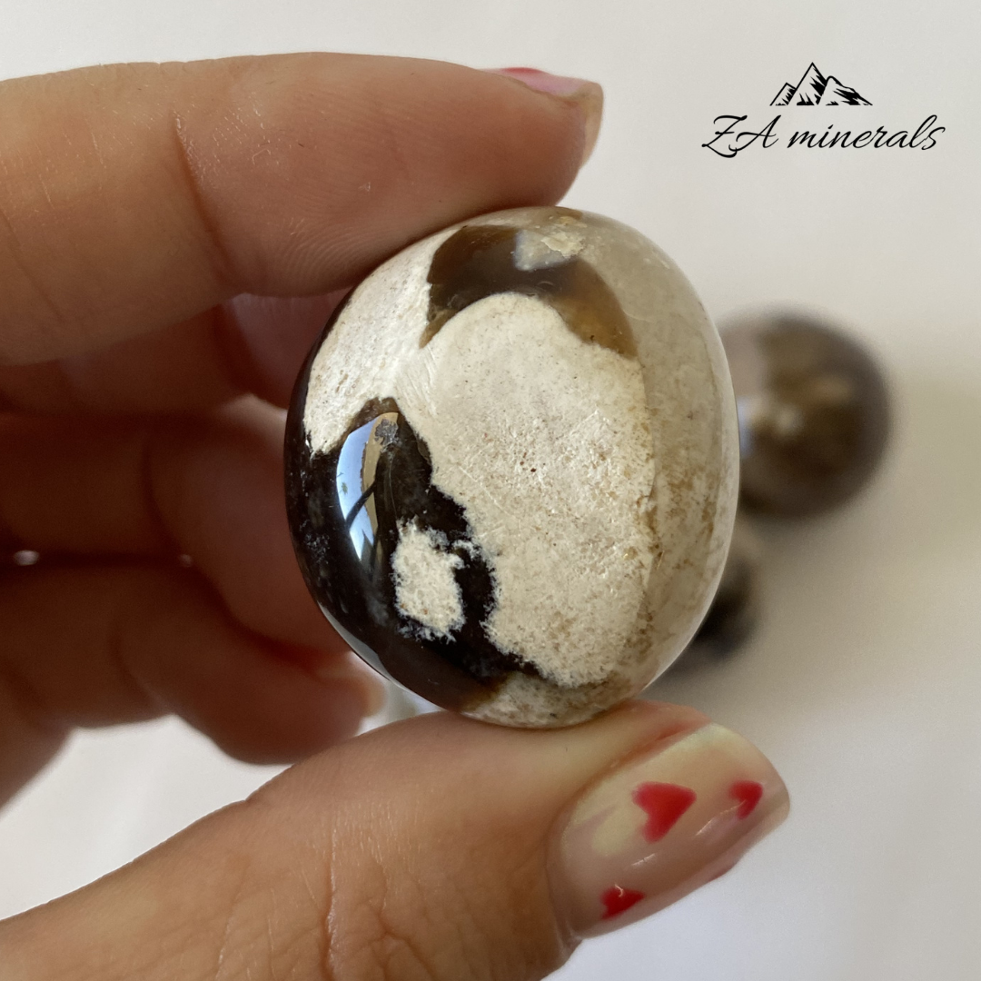 Size reference of black opal gumball 