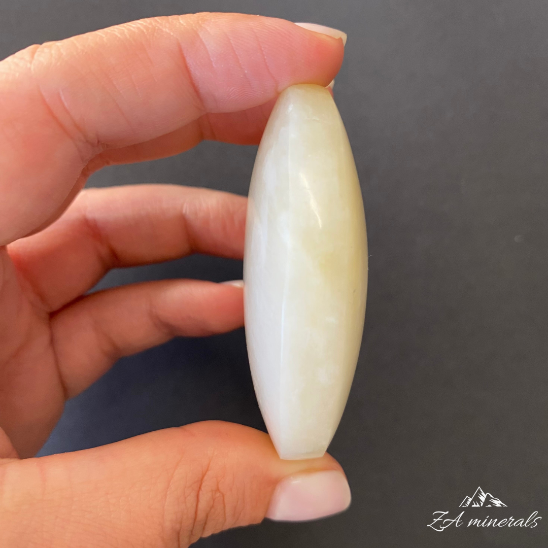 Polished Moonstone Palmstone 0.072kg IQ3