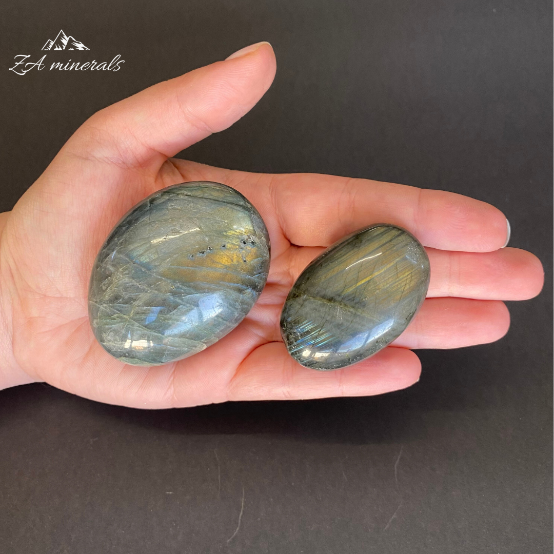 Polished Labradorite  Palmstones IQ6