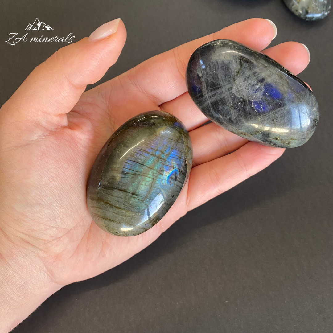 Polished Labradorite  Palmstones IQ6