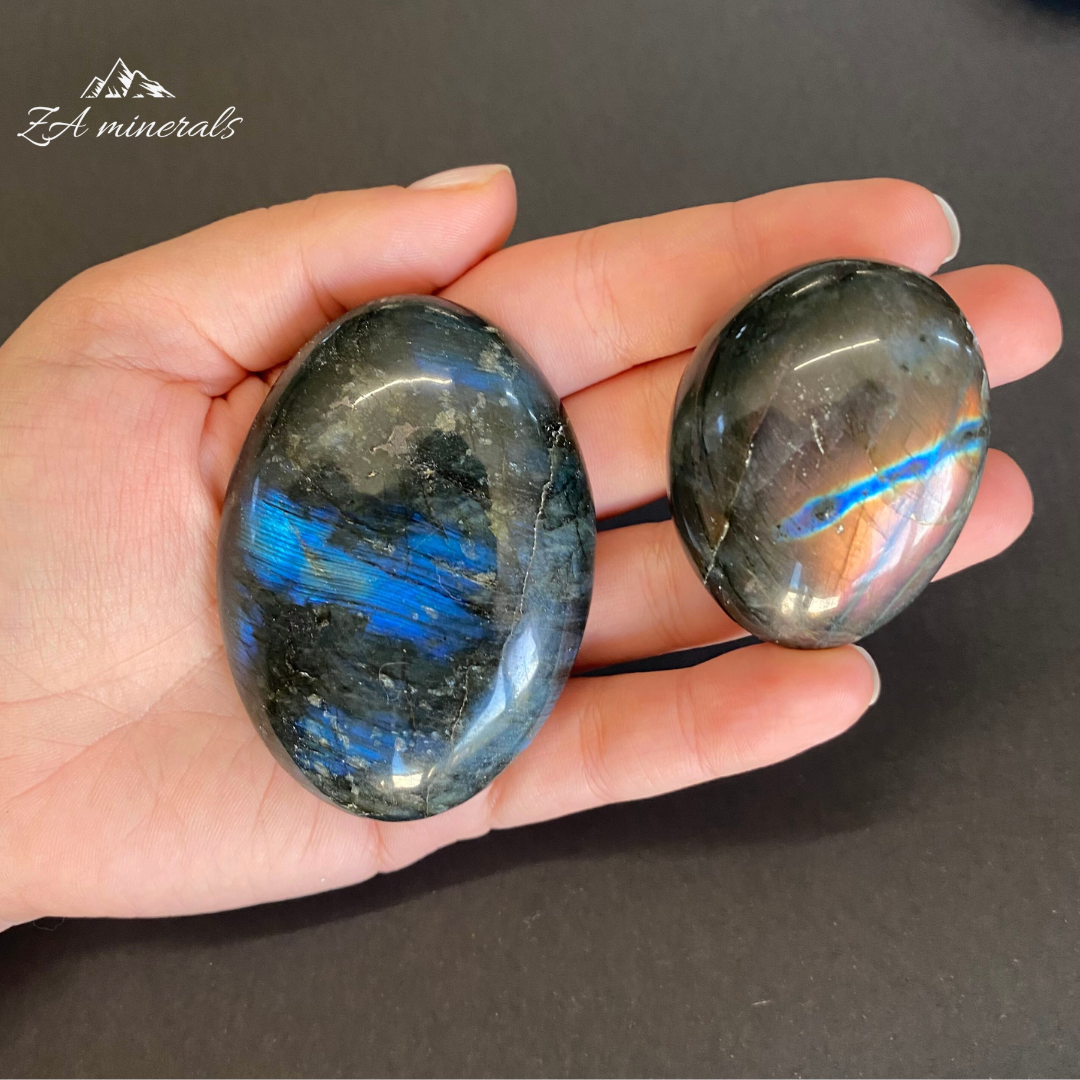 Polished Labradorite  Palmstones IQ6