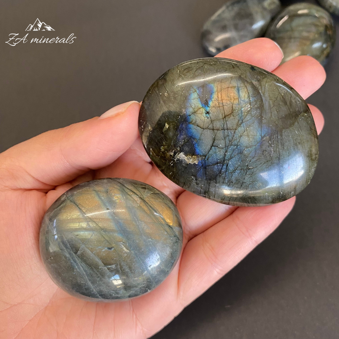 Polished Labradorite  Palmstones IQ6