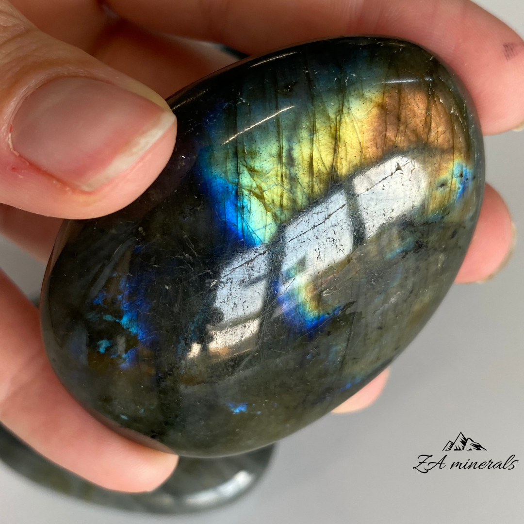 Polished Labradorite Palmstone (x1) 0.080kg IS11