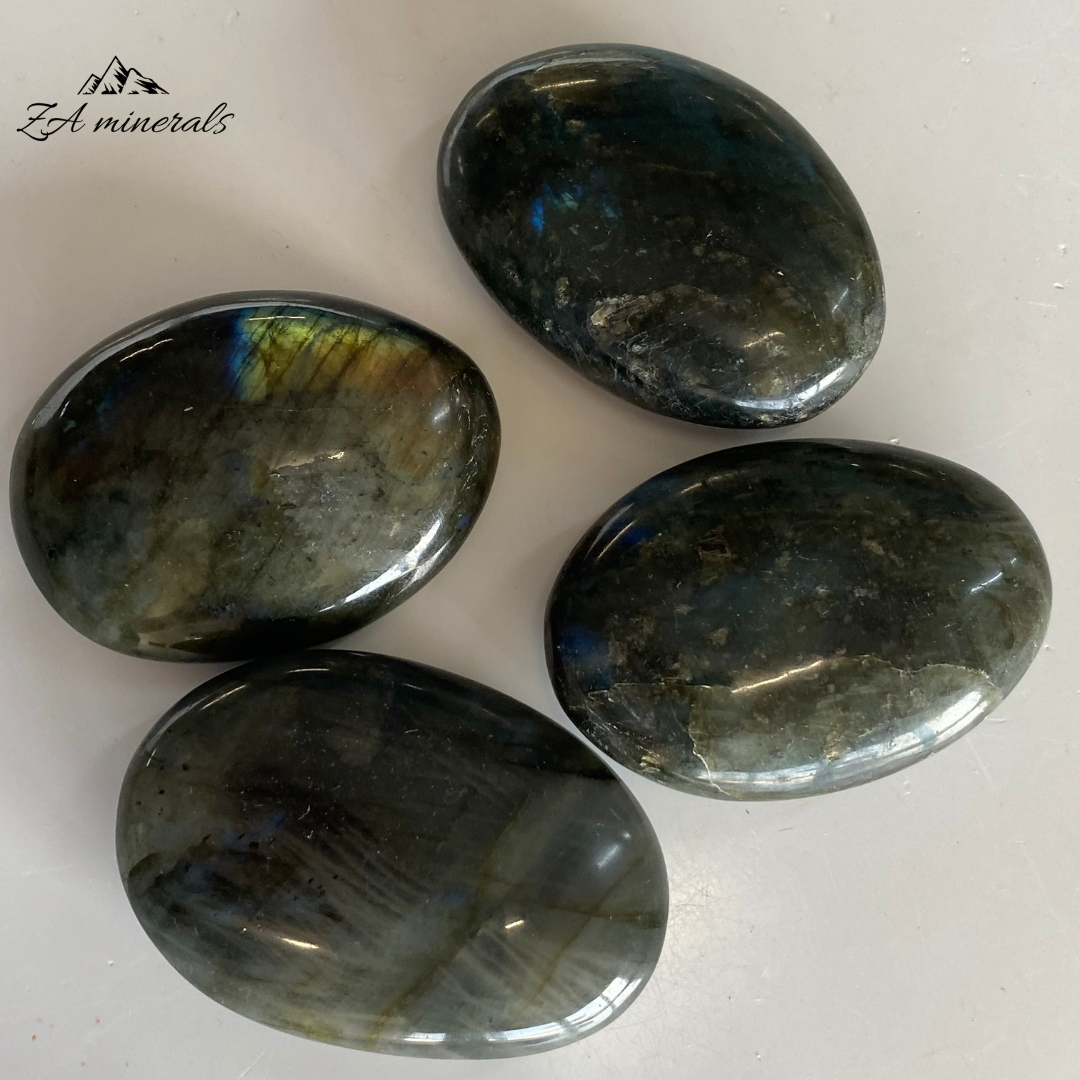 Polished Labradorite Palmstone (x1) 0.080kg IS11