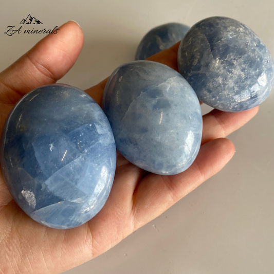 Polished Blue Calcite Palmstone (x1) 0.110kg IS8