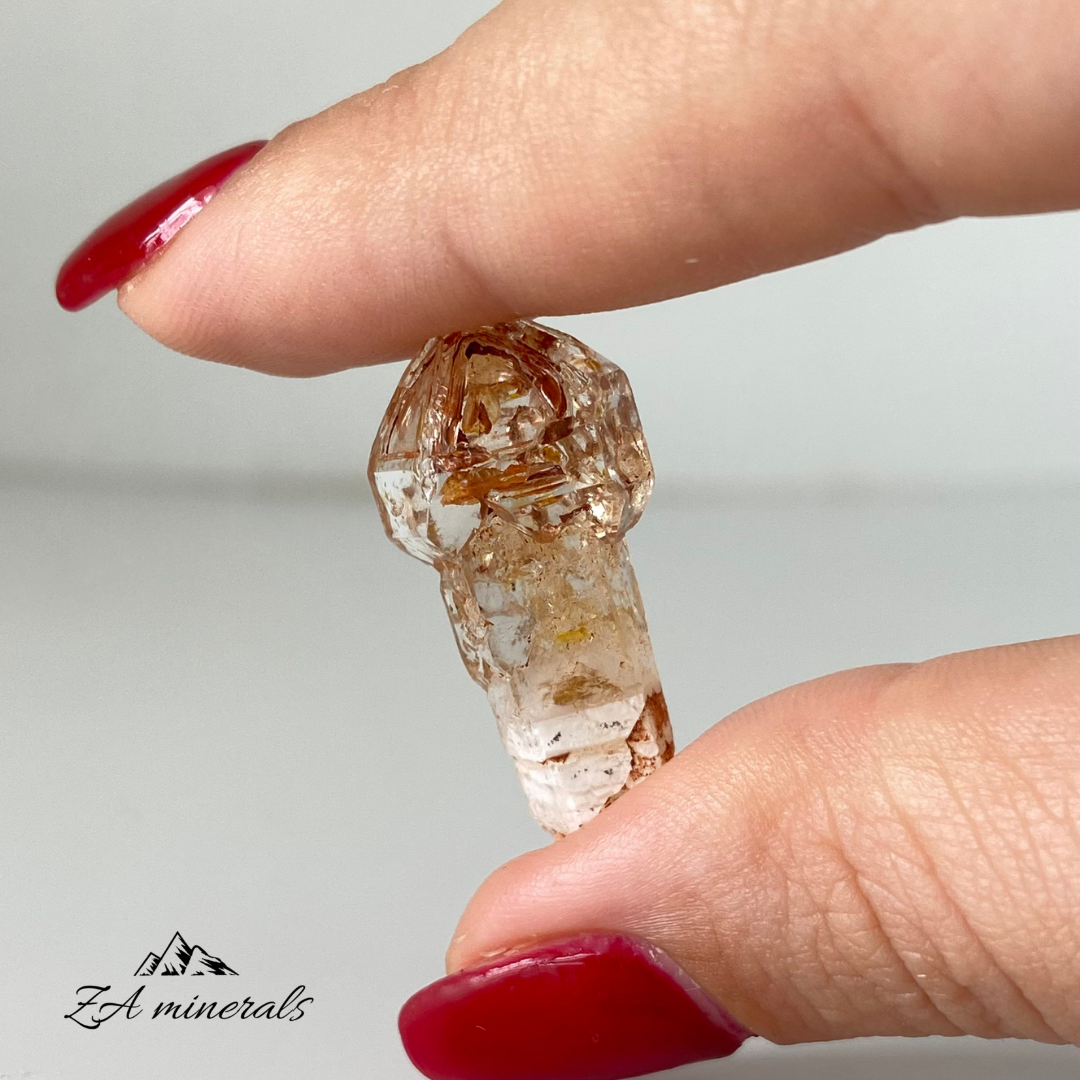 Fire Fly Quartz Scepter  0.004kg