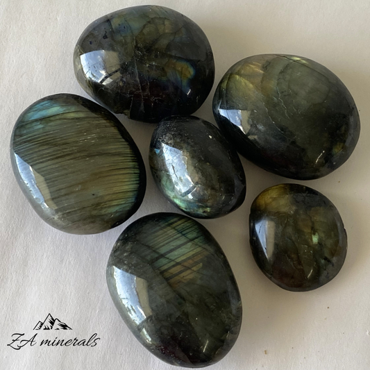 Polished Labradorite pebbles (x6) 0.150kg GB18