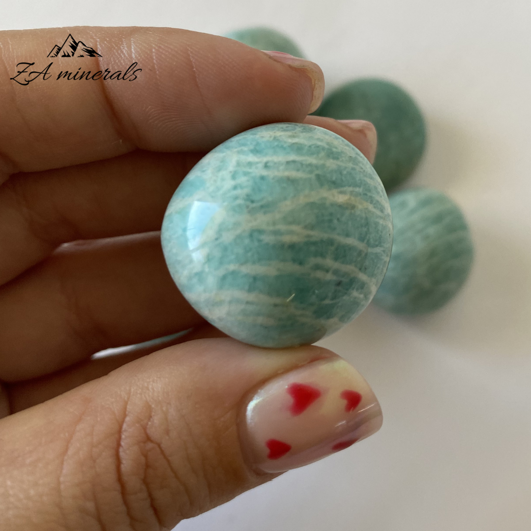 Size reference of the Amazonite gumball