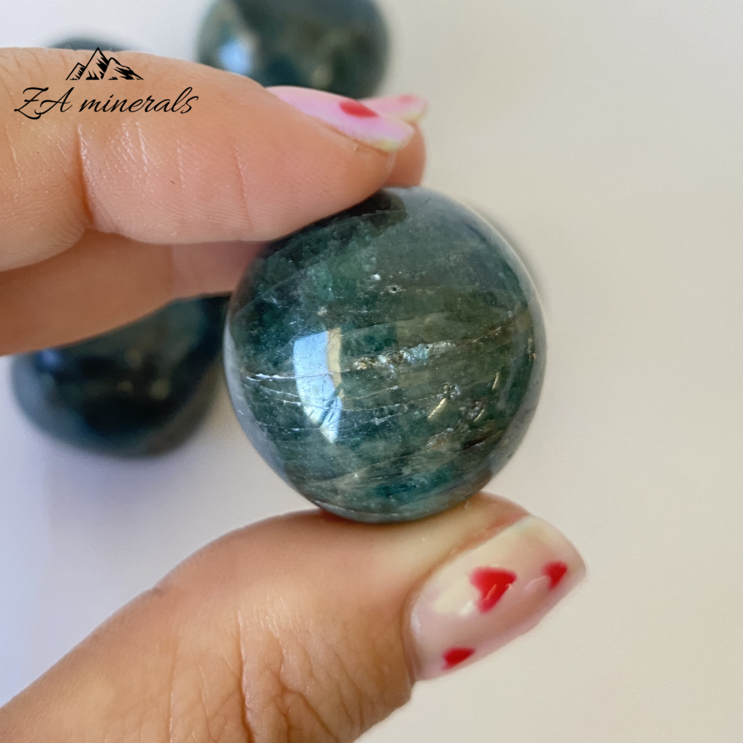 Size reference of the Apatite gumball