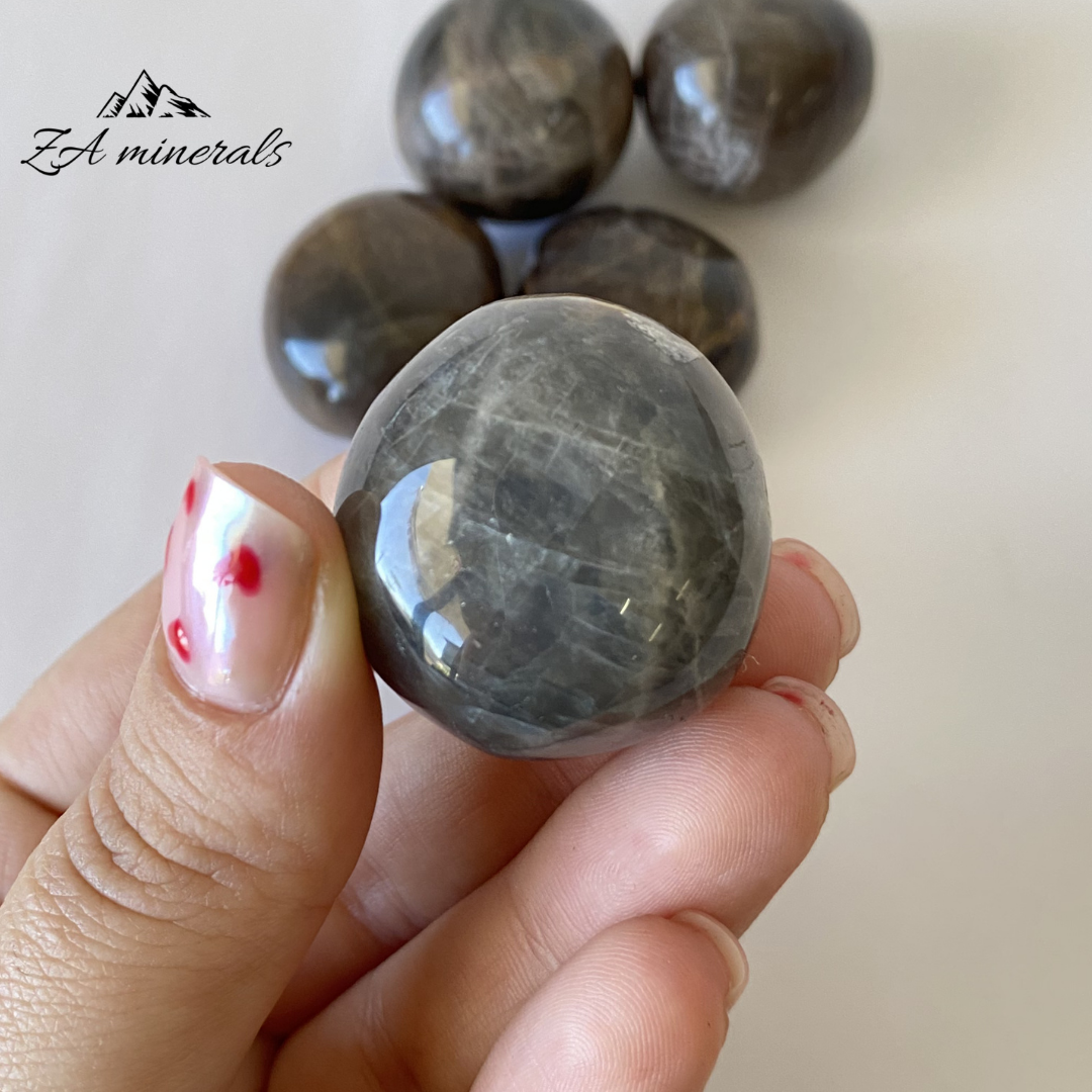 Size reference of Black Moonstone (feldspar) gumball 