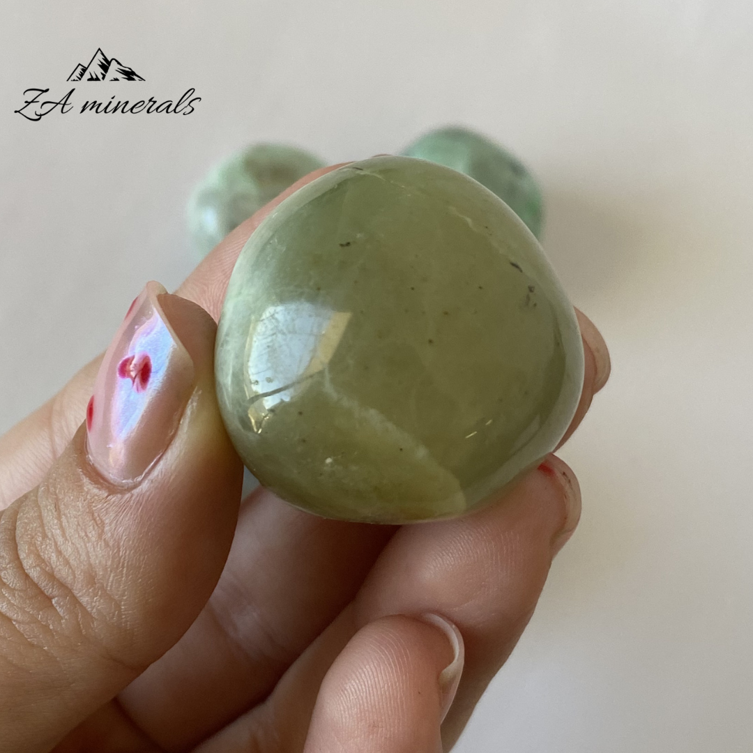 Size reference of Garnierite Gumball 