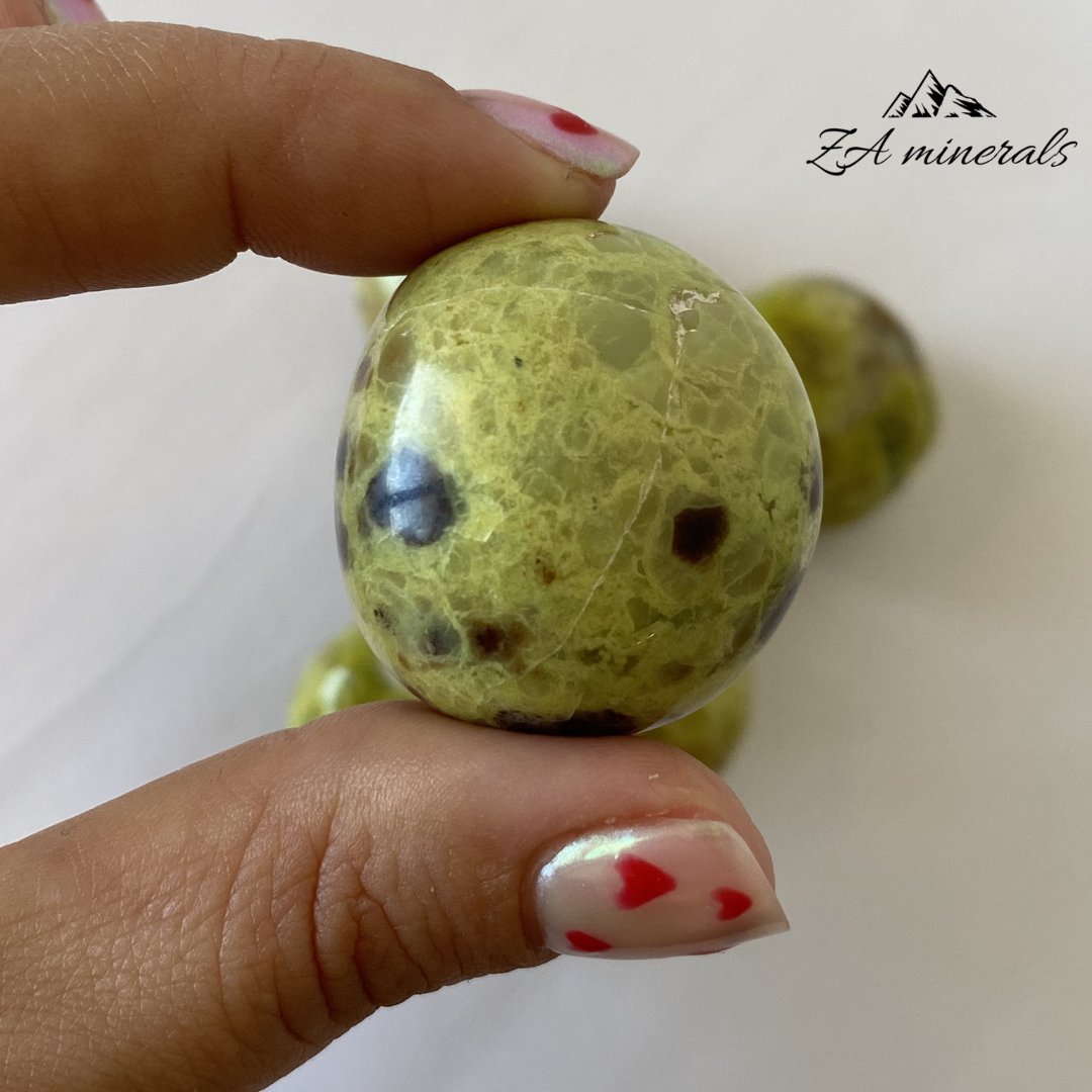 Size reference of green opal gumball 