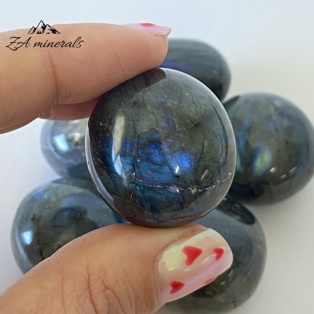 Size reference of labradorite  gumball 