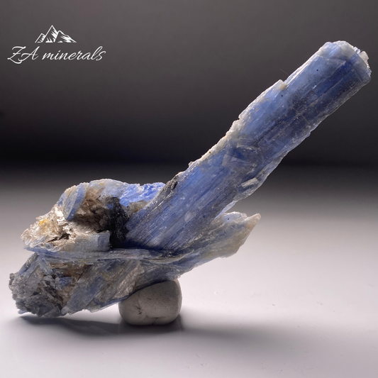 Kyanite & Mica HR08