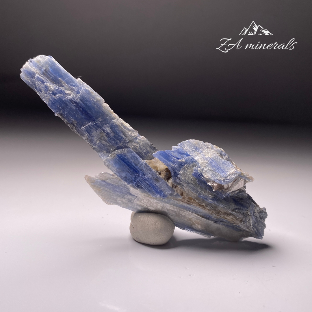 Kyanite & Mica HR08