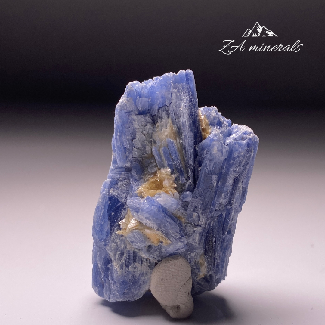 Kyanite & Mica HR23